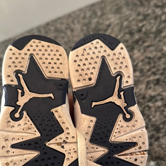 Jordan baby 6 EUC White and Blue Sneakers with Iconic Jumpman Logo - Picture 11 of 14